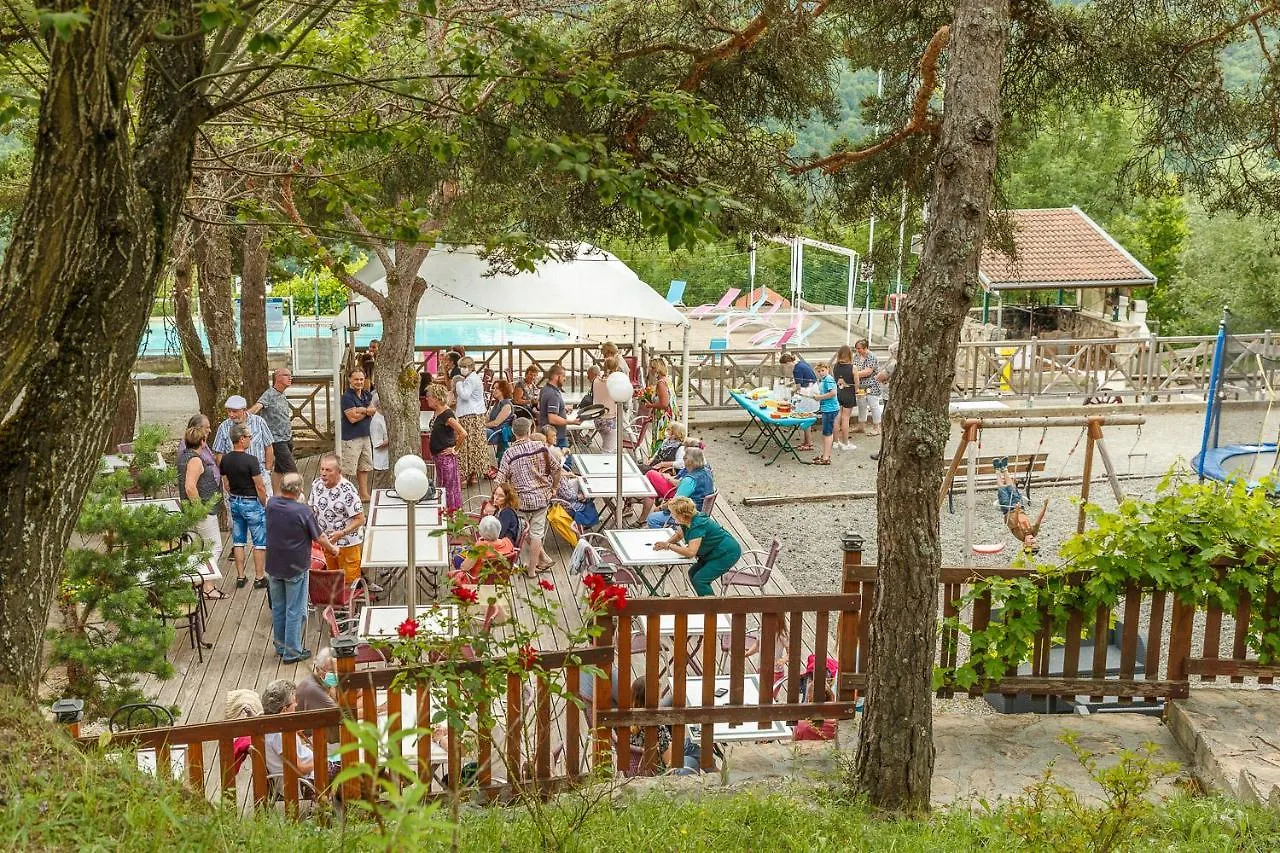 Camping Le Champ Long Hotel La Salle-en-Beaumont 4*,  France