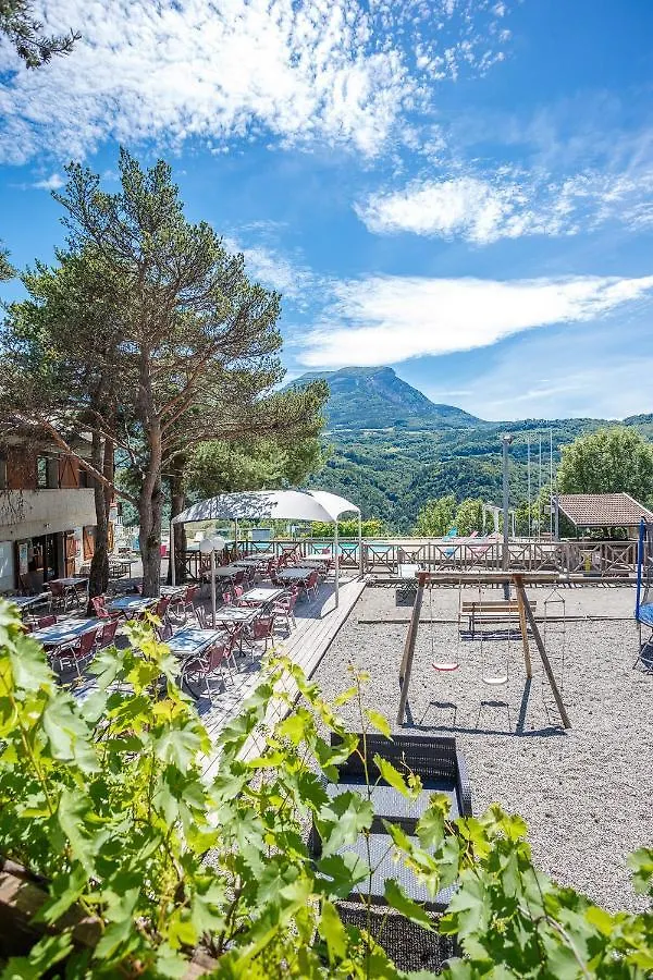 Camping Le Champ Long Hotel La Salle-en-Beaumont Campsite